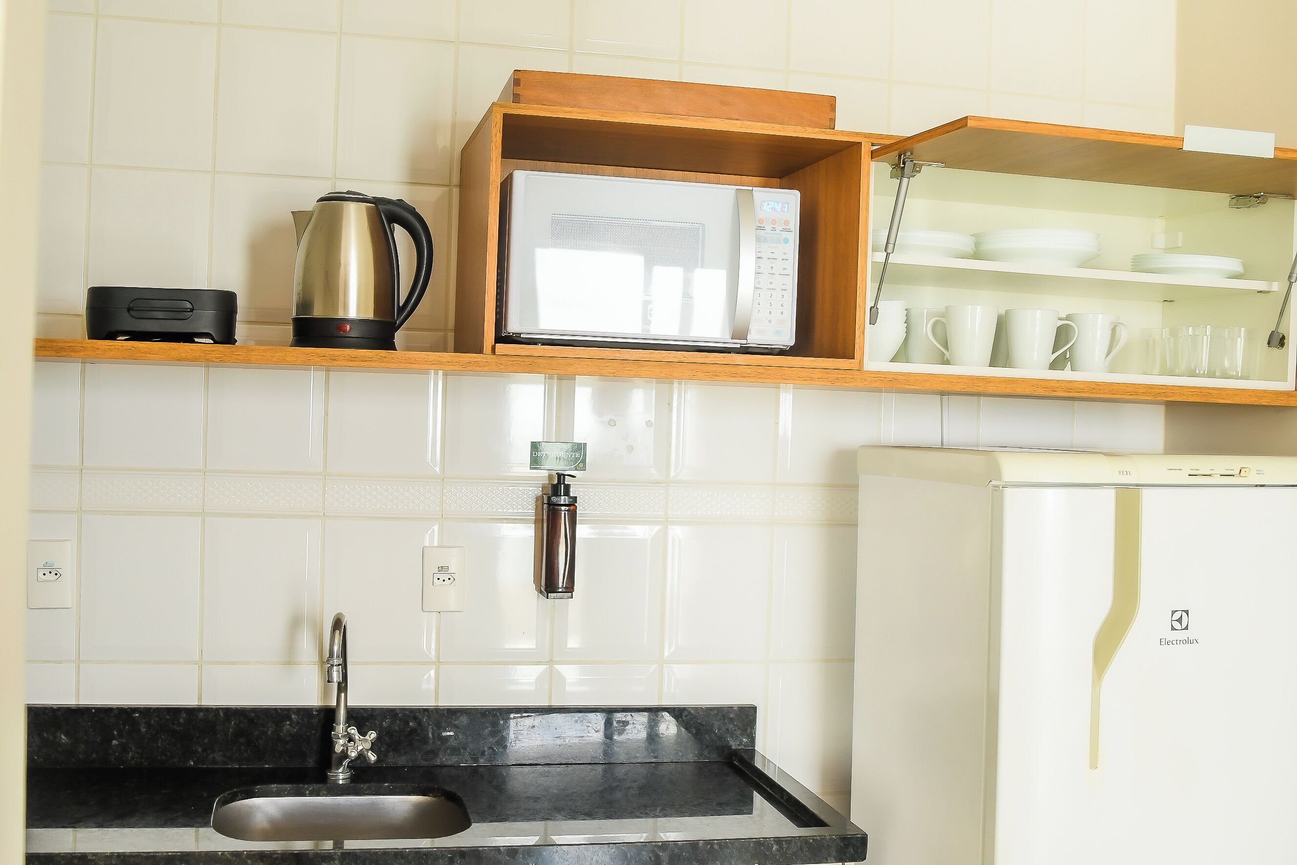 Habitación superior, vista al mar | Cocina privada | Refrigerador, microondas, horno y parrilla de estufa 