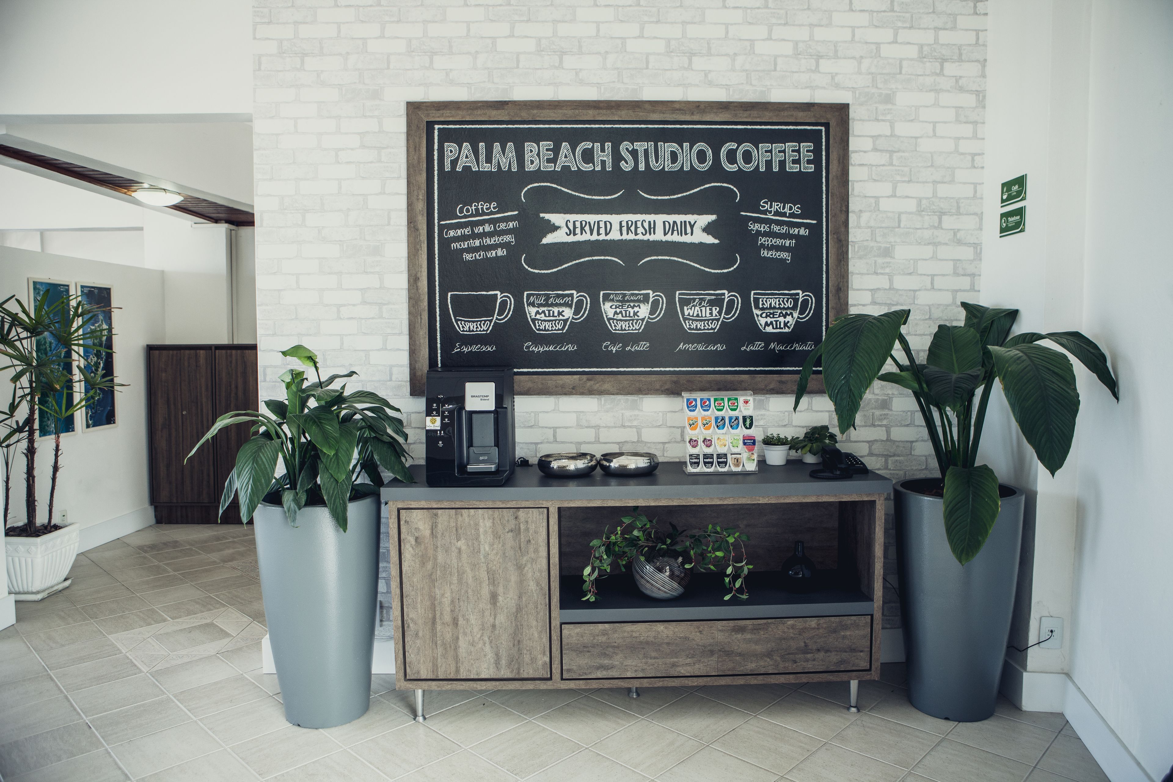 Lobby-lounge