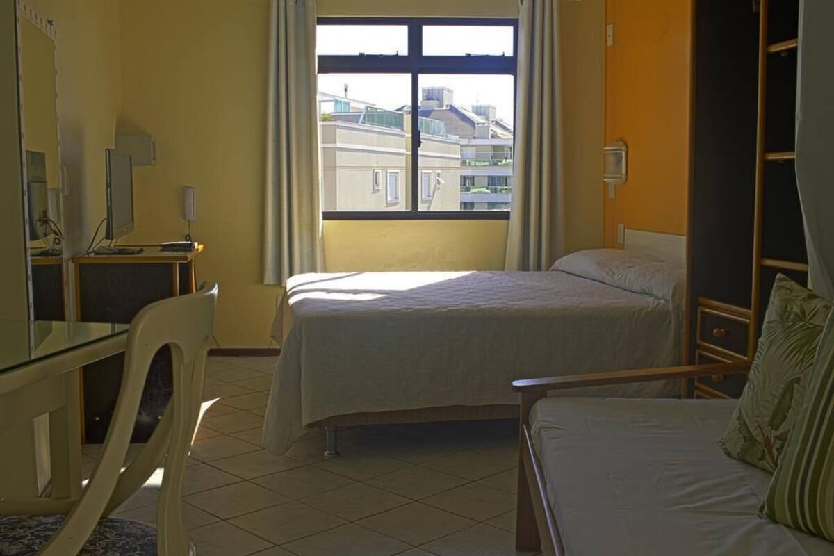In-room safe, soundproofing, WiFi, bed sheets