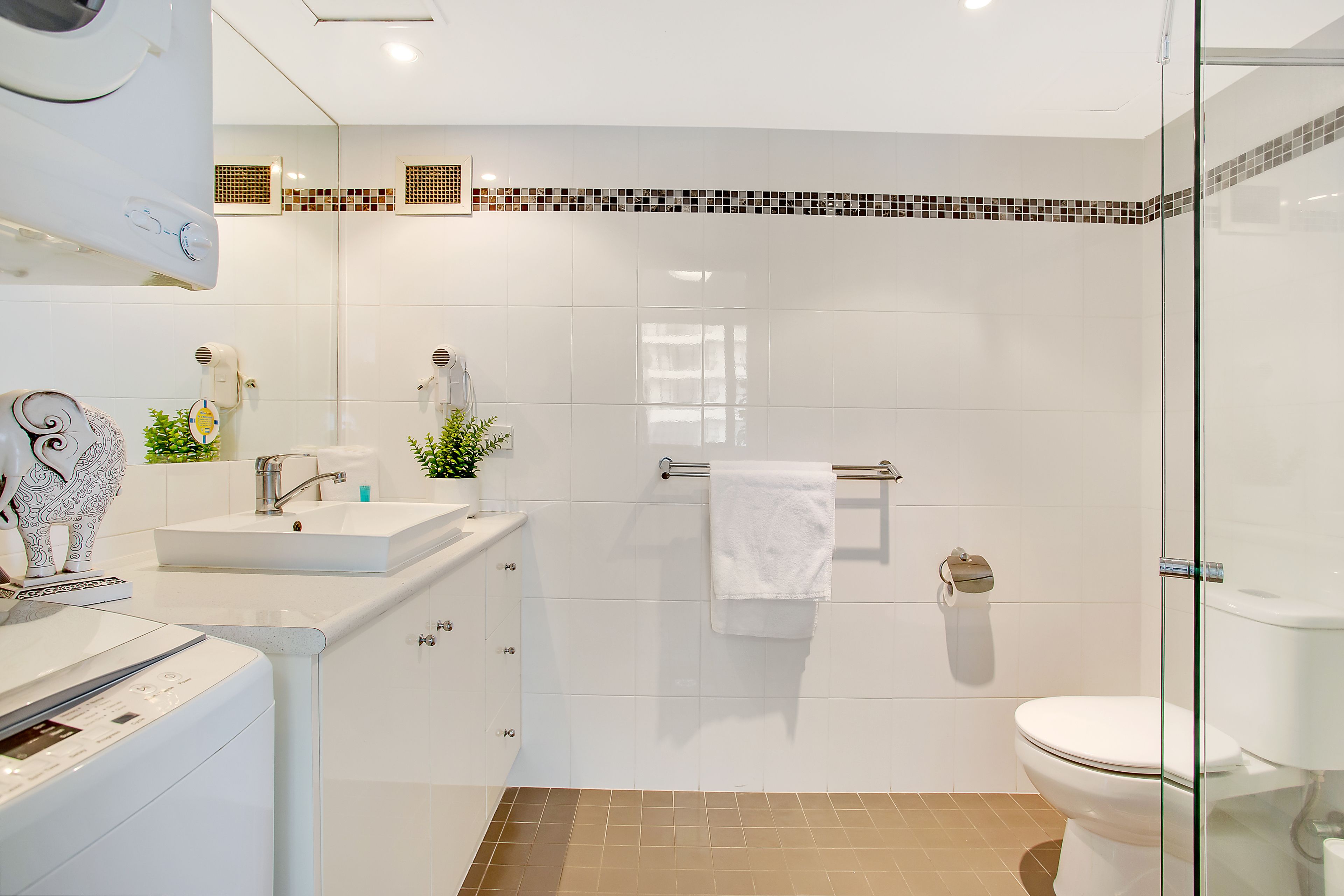 Pacific Resort Broadbeach — image 9