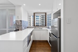 Superior Apartment, 1 Bedroom | Private kitchen | Fridge, microwave, oven, stovetop - Pacific Resort Broadbeach (Broadbeach)