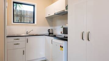 Superior-Studio, 1Â King-Bett (Blue Dolphin Block) | Eigene Kochnische