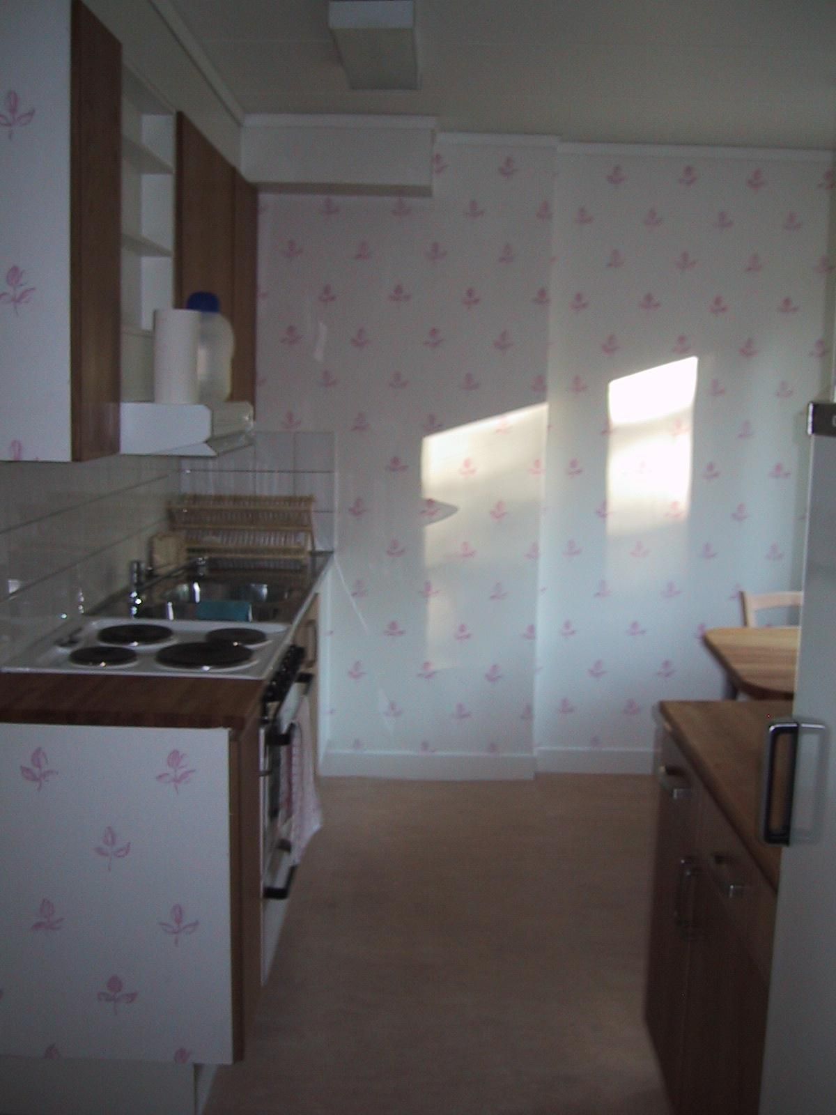 coffee/tea maker, electric kettle, cookware/dishes/utensils