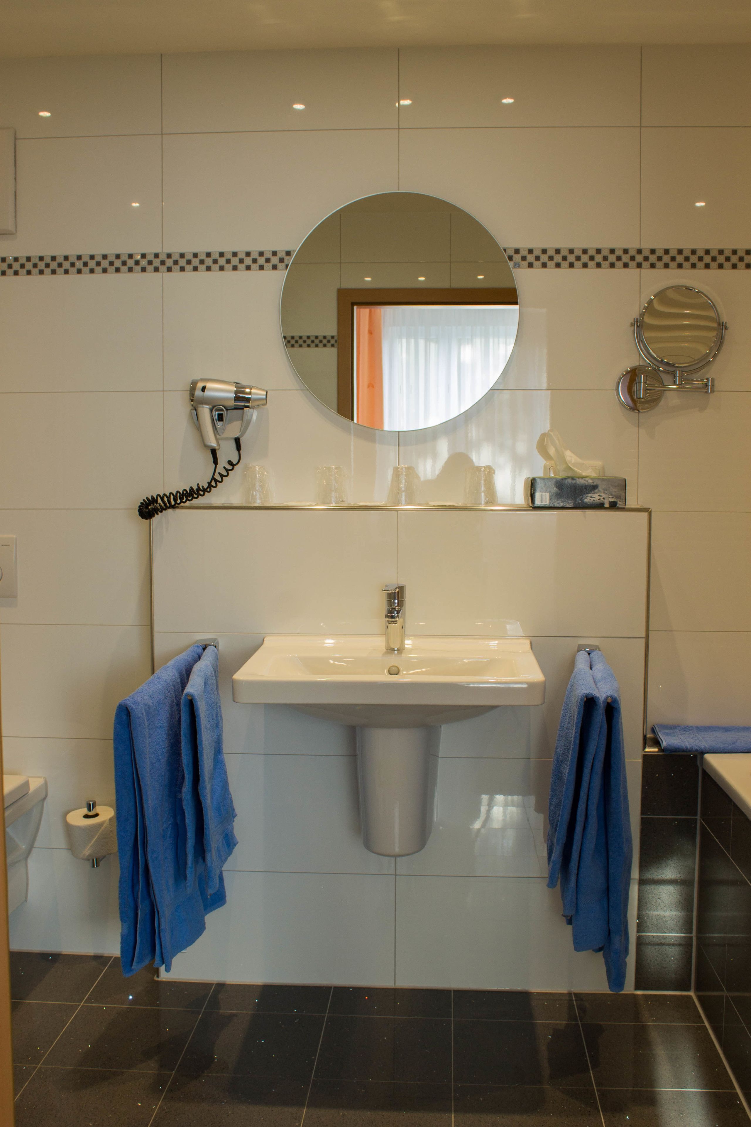 comfort double room | bathroom sink