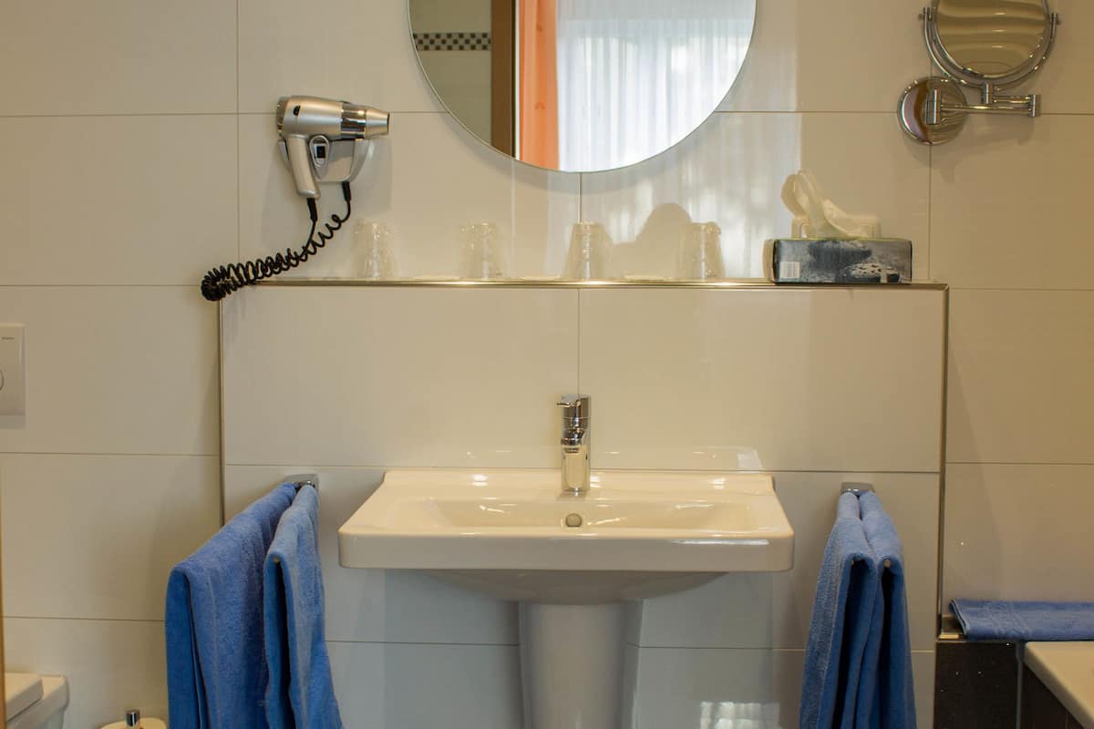 comfort double room | bathroom sink