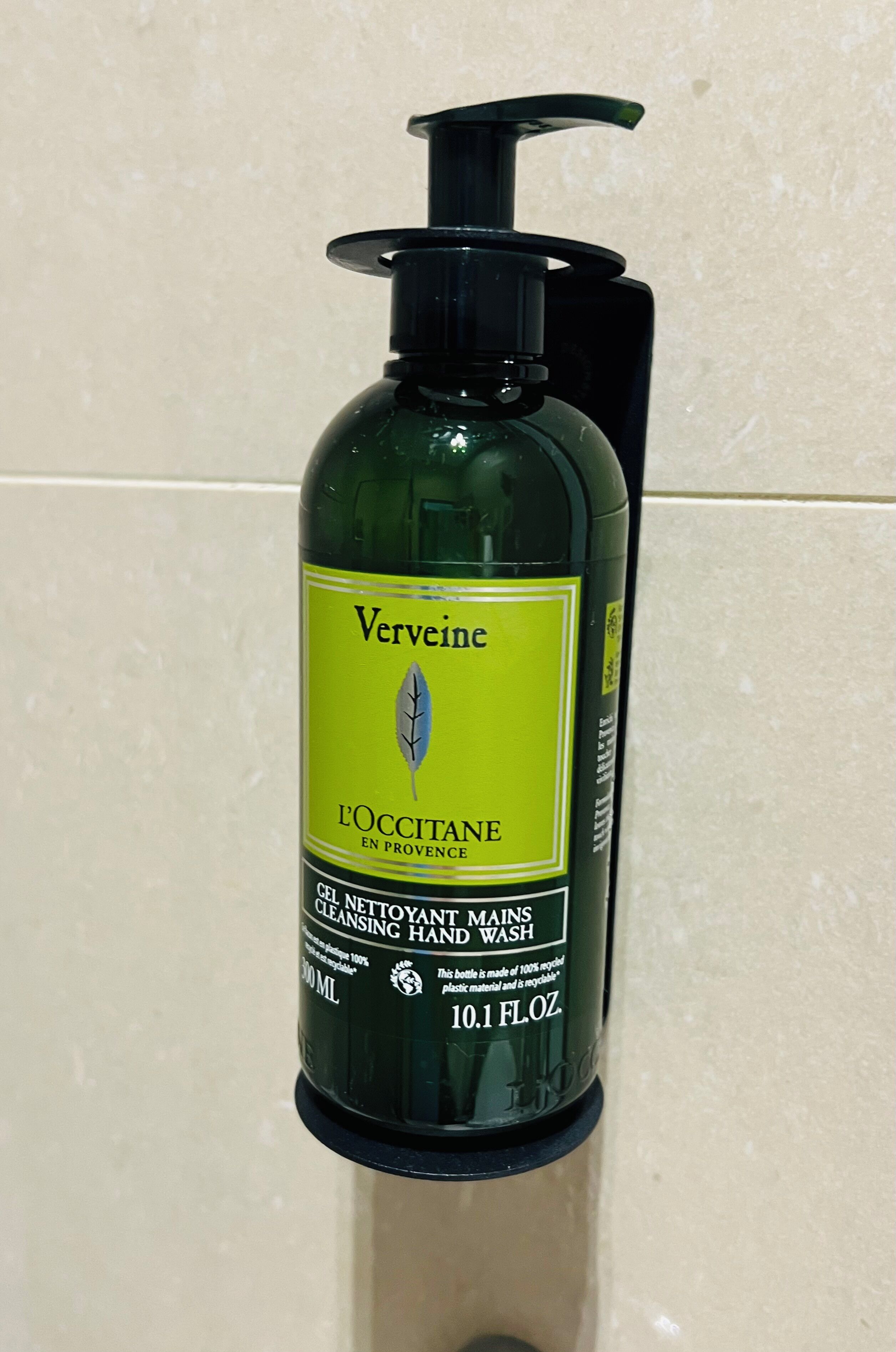 shower, rainfall showerhead, free toiletries, hair dryer