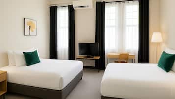 Literie de qualité supérieure, surmatelas, fer et planche à repasser