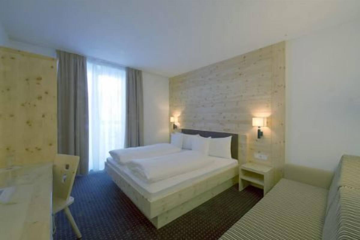Superior Double Room (Plose) | Hypo-allergenic bedding available, in-room safe, desk, WiFi (free)