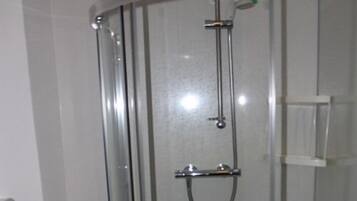 Standard Twin Room, Ensuite | Bathroom