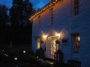 Exterior - The Luib Hotel (Crianlarich)
