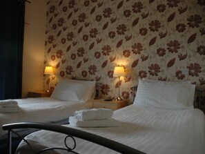 Standard Twin Room, Ensuite - The Luib Hotel (Crianlarich)