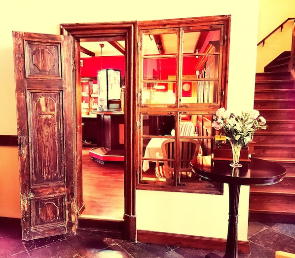 Daily continental breakfast (EUR 10 per person)