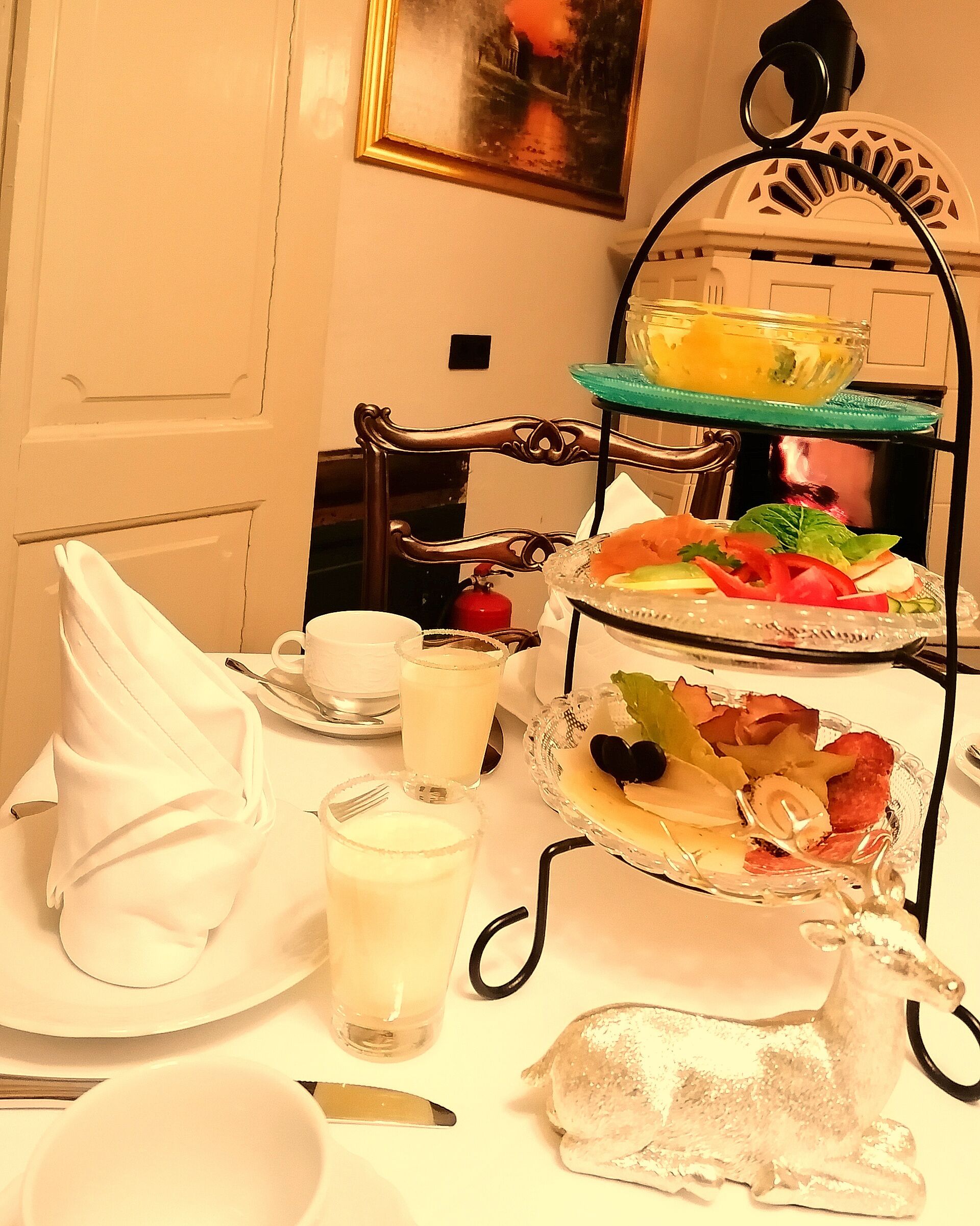 daily continental breakfast (eur 10 per person)
