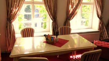 Suíte superluxo | Roupas de cama premium, edredons de pluma, camas Select Comfort