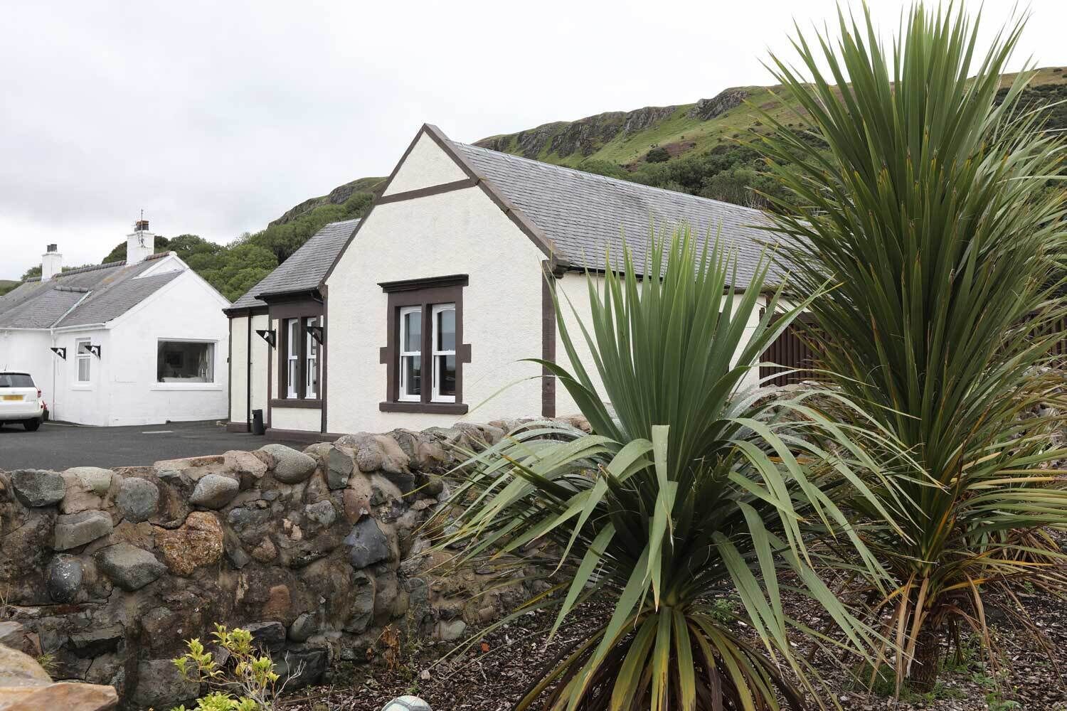 hypo-allergenic bedding, in-room safe, desk, laptop workspace