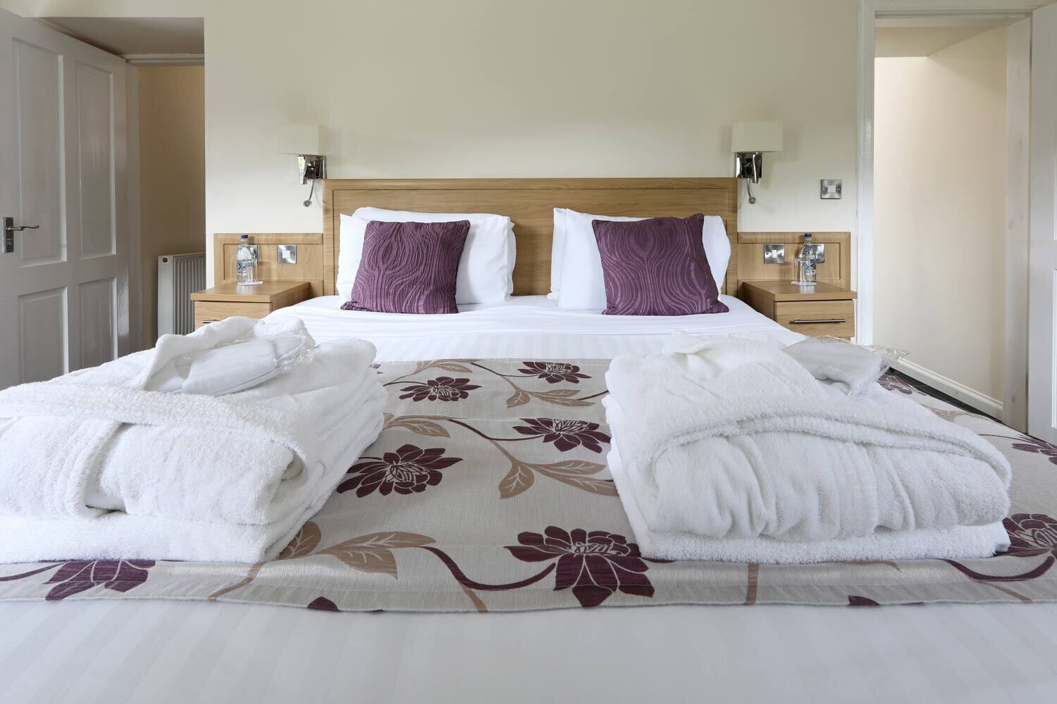 hypo-allergenic bedding, in-room safe, desk, laptop workspace