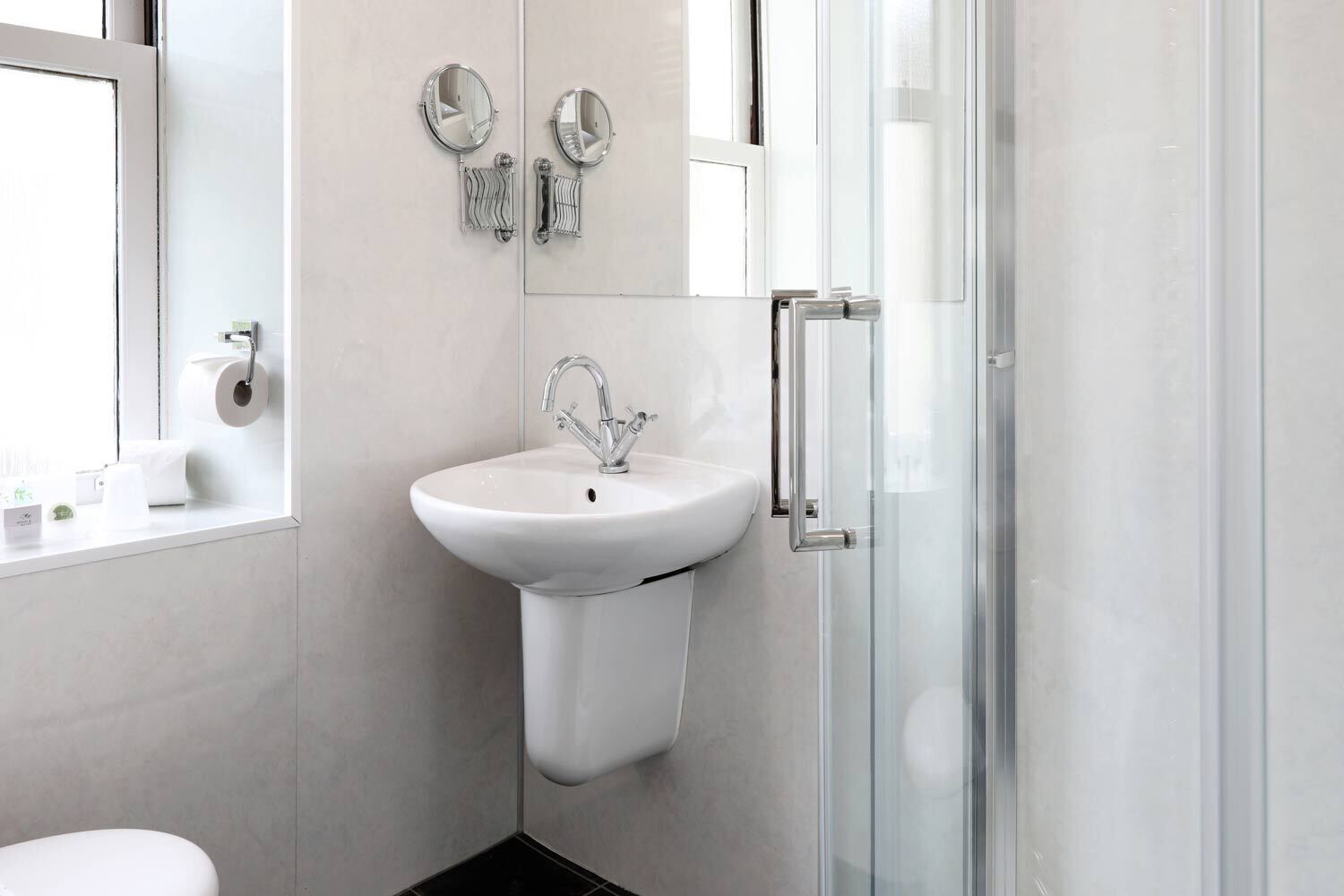 hypo-allergenic bedding, in-room safe, desk, laptop workspace