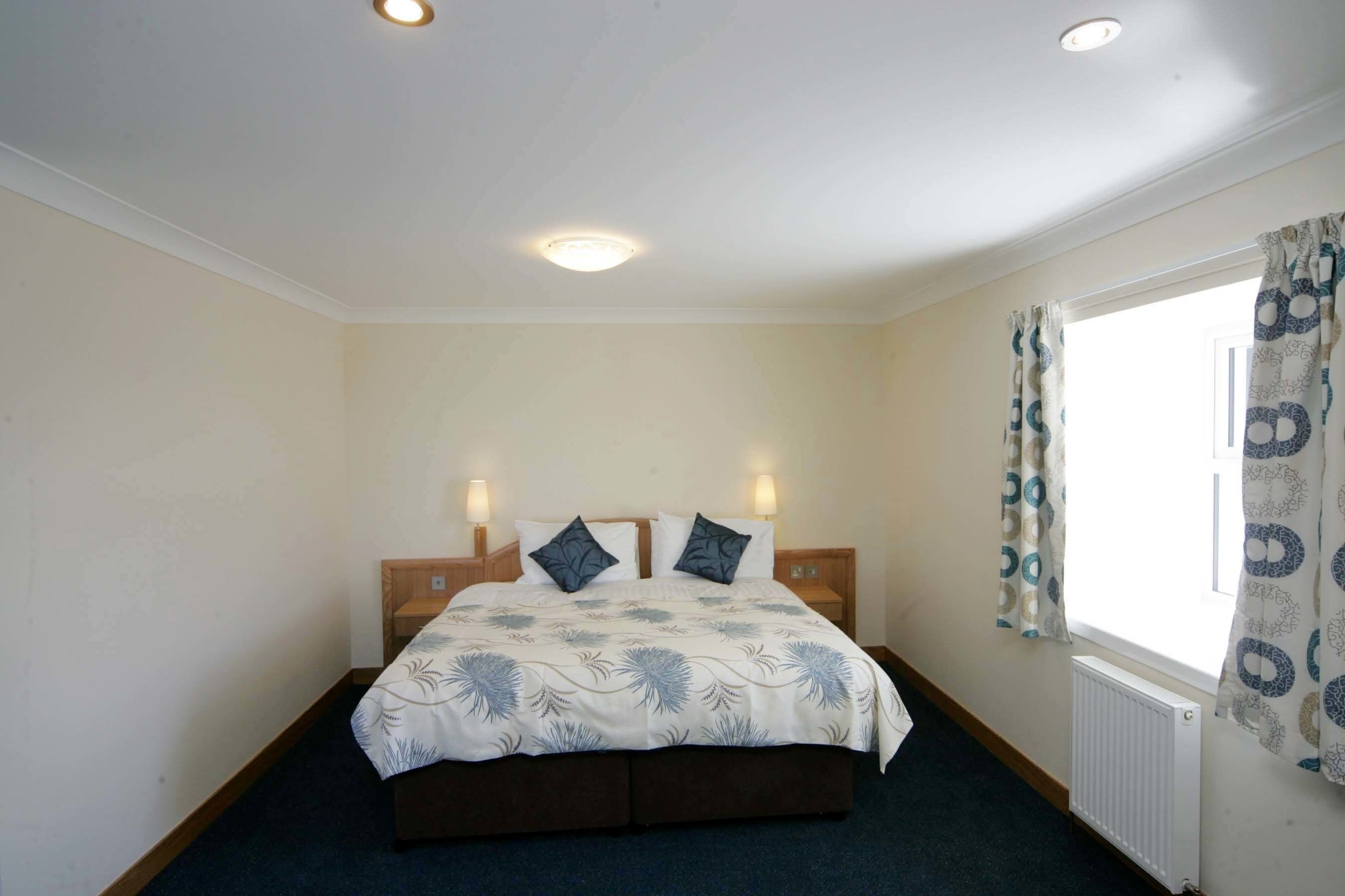 Hypo-allergenic bedding, in-room safe, desk, laptop workspace
