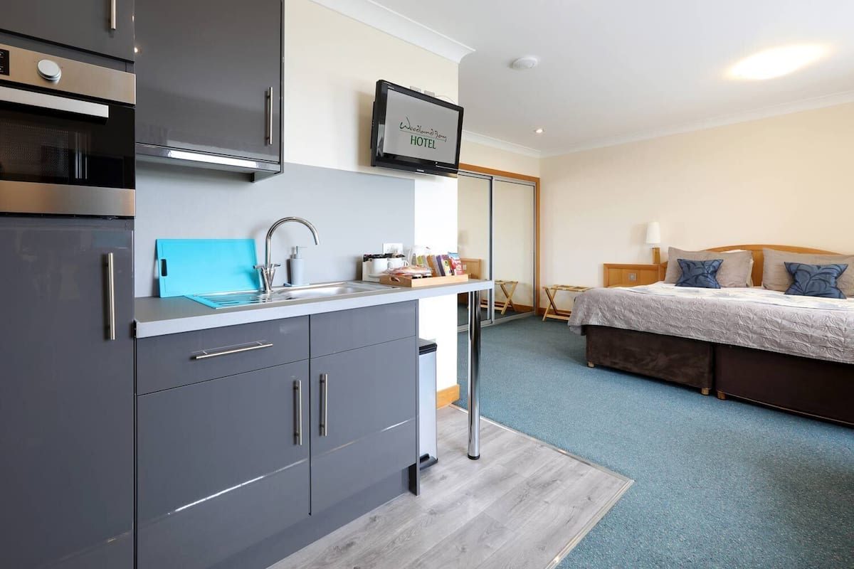 superior double or twin room, sea view | hypo-allergenic bedding, in-room safe, desk, laptop workspace