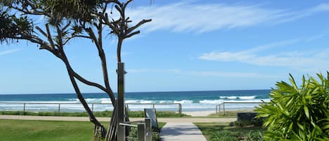 Aan het strand, wit zand