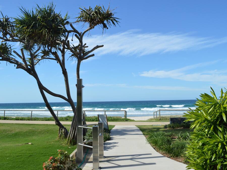 Am Strand, weißer Sandstrand