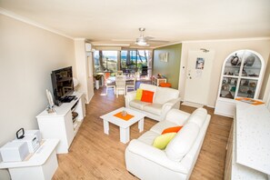 Apartment, 2 Bedrooms, Beachfront | Living area