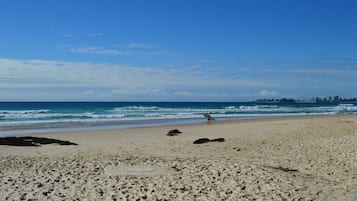 En la playa, arena blanca