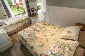 Sengetøy av topp kvalitet, memory foam-senger, minibar og safe på rommet