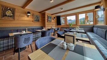 Colazione a buffet, servita tutte le mattine (55 PLN a persona)