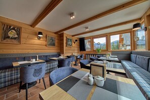 Daily buffet breakfast (PLN 55 per person) - Willa Jan (Zakopane)