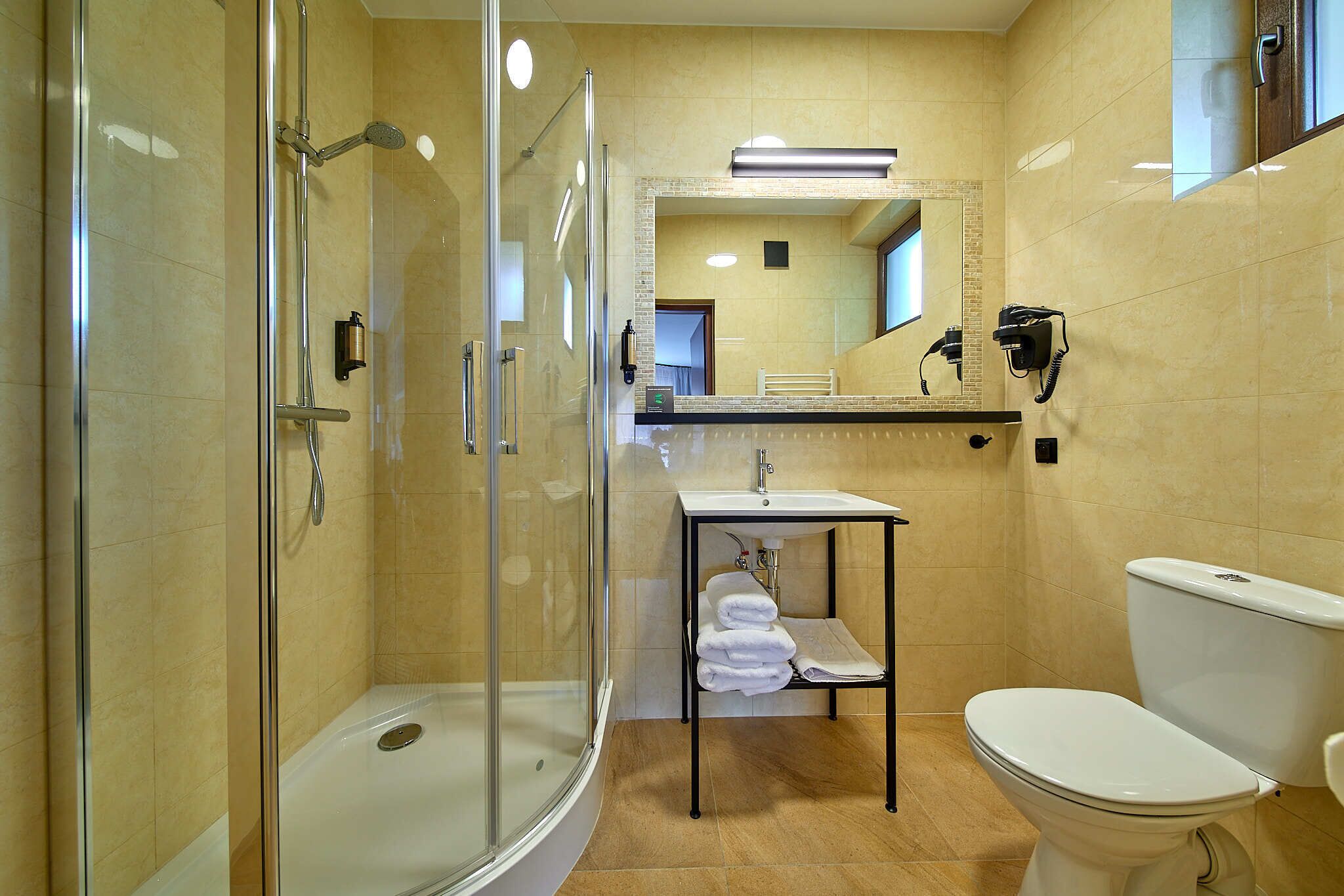 deluxe double room | bathroom | hair dryer, towels