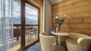 Deluxe Room with Mountain View | Desk, iron/ironing board, cribs/infant beds, free WiFi