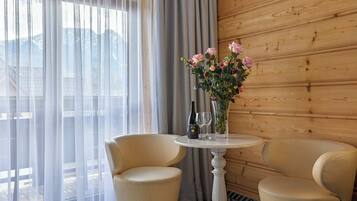 Deluxe Room with Mountain View | Desk, iron/ironing board, cribs/infant beds, free WiFi