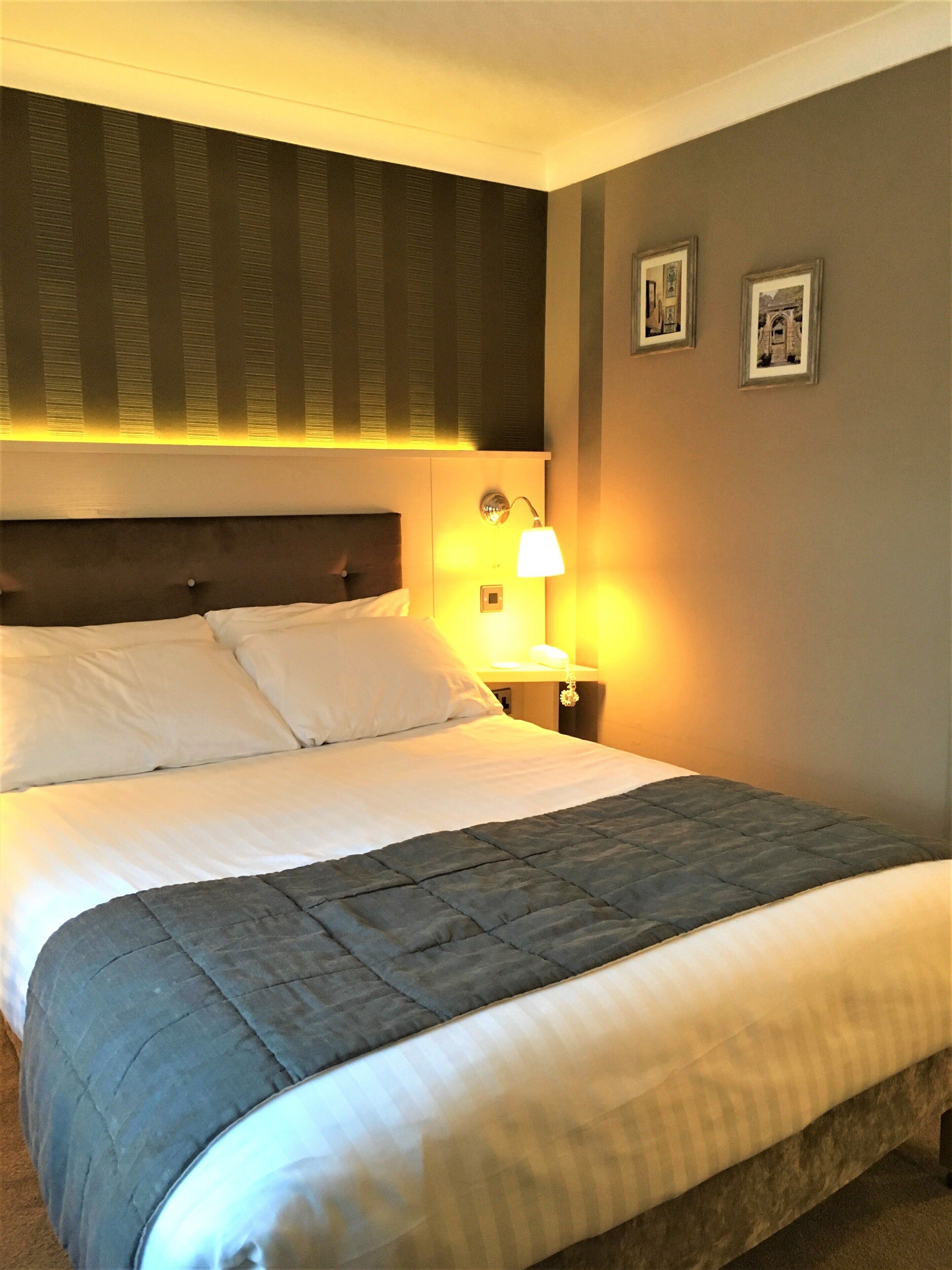 double room | 1 bedroom, in-room safe, individually decorated, desk