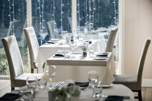 Breakfast, lunch and dinner served - Astley Bank Hotel (Darwen)