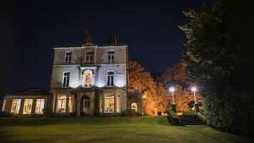 Fachada del alojamiento - Noche