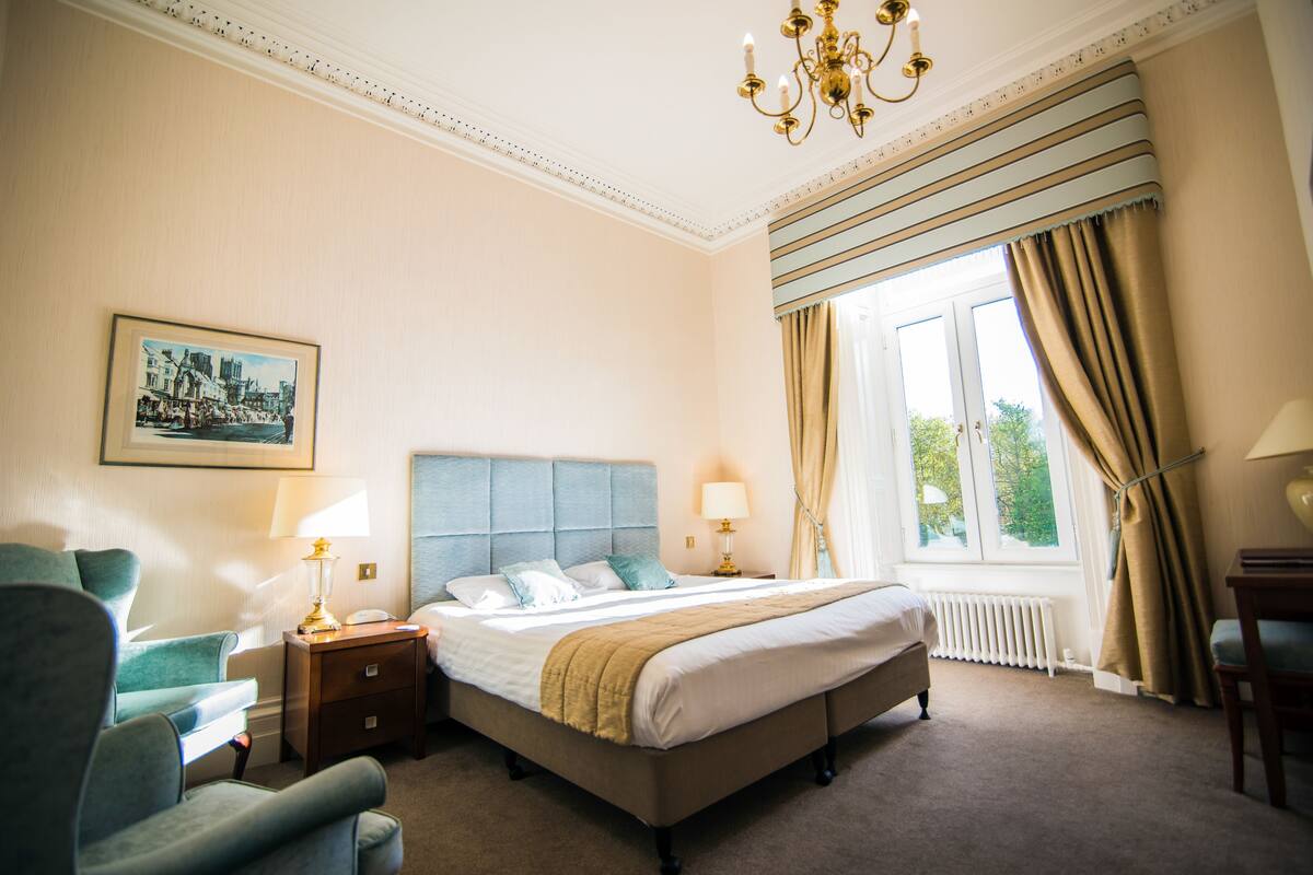 Executive Double Room | In-room safe, desk, laptop workspace, iron/ironing board