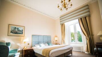 Habitación ejecutiva doble | Caja fuerte, decoración individual, escritorio