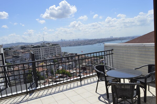 Panoramic Room, 1 King Bed, Sea View, Sea Facing | Frette Italian sheets, premium bedding, individually decorated