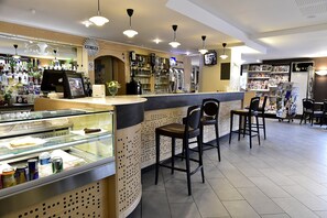 Bar (on property) - Hotel Lacour (Eygliers)