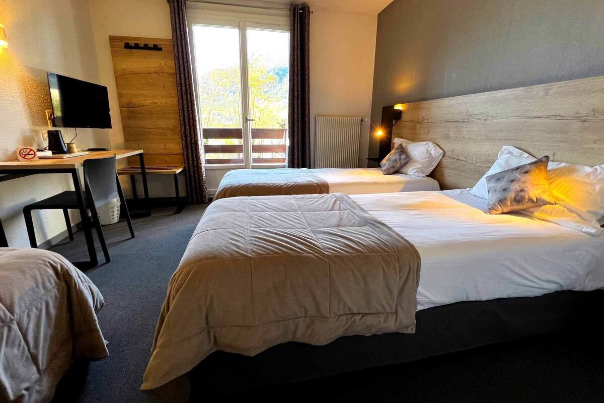 superior triple room | 1 bedroom, desk, blackout curtains, soundproofing