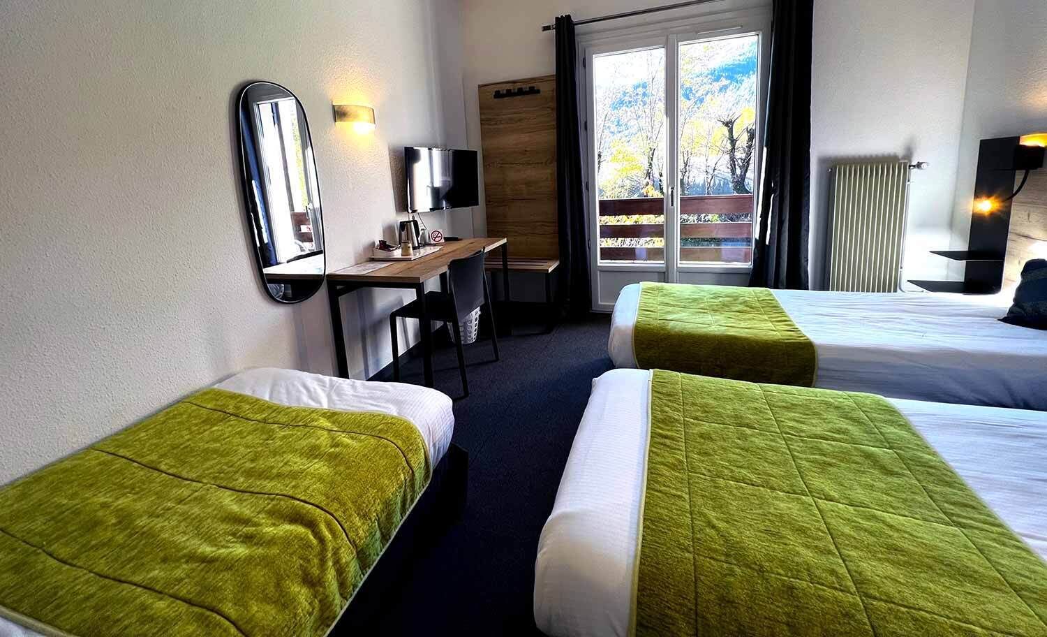 superior triple room | 1 bedroom, desk, blackout curtains, soundproofing