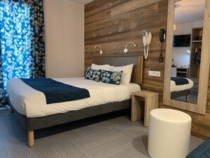 Habitación cuádruple superior | Escritorio, cortinas opacas, sistema de insonorización