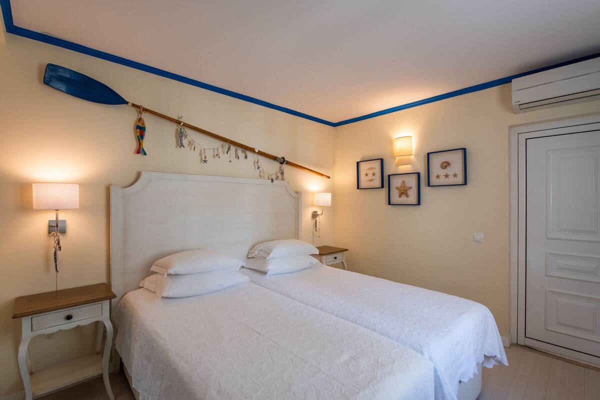 Literie de qualité supérieure, coffres-forts dans les chambres, bureau