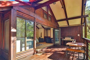 Luxury Cabin (1) | Terrace/patio - Valley of the Rainbow Fly Fishing Estate (Dullstroom)