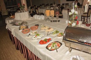 Daily buffet breakfast for a fee