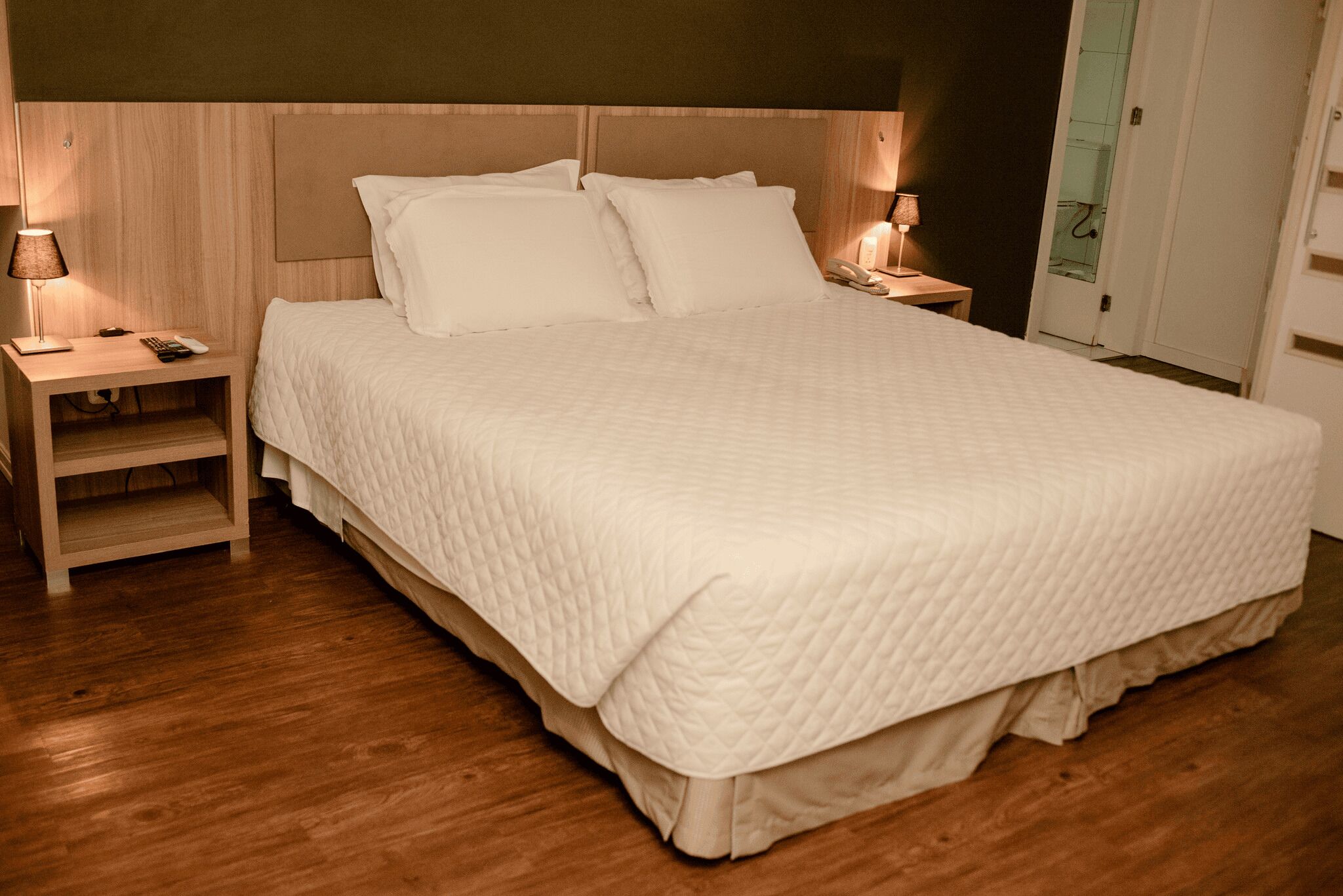 Deluxe-Doppel- oder -Zweibettzimmer | Select-Comfort-Betten, Minibar, Zimmersafe, Schreibtisch