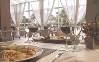 2 restaurantes, culinária internacional