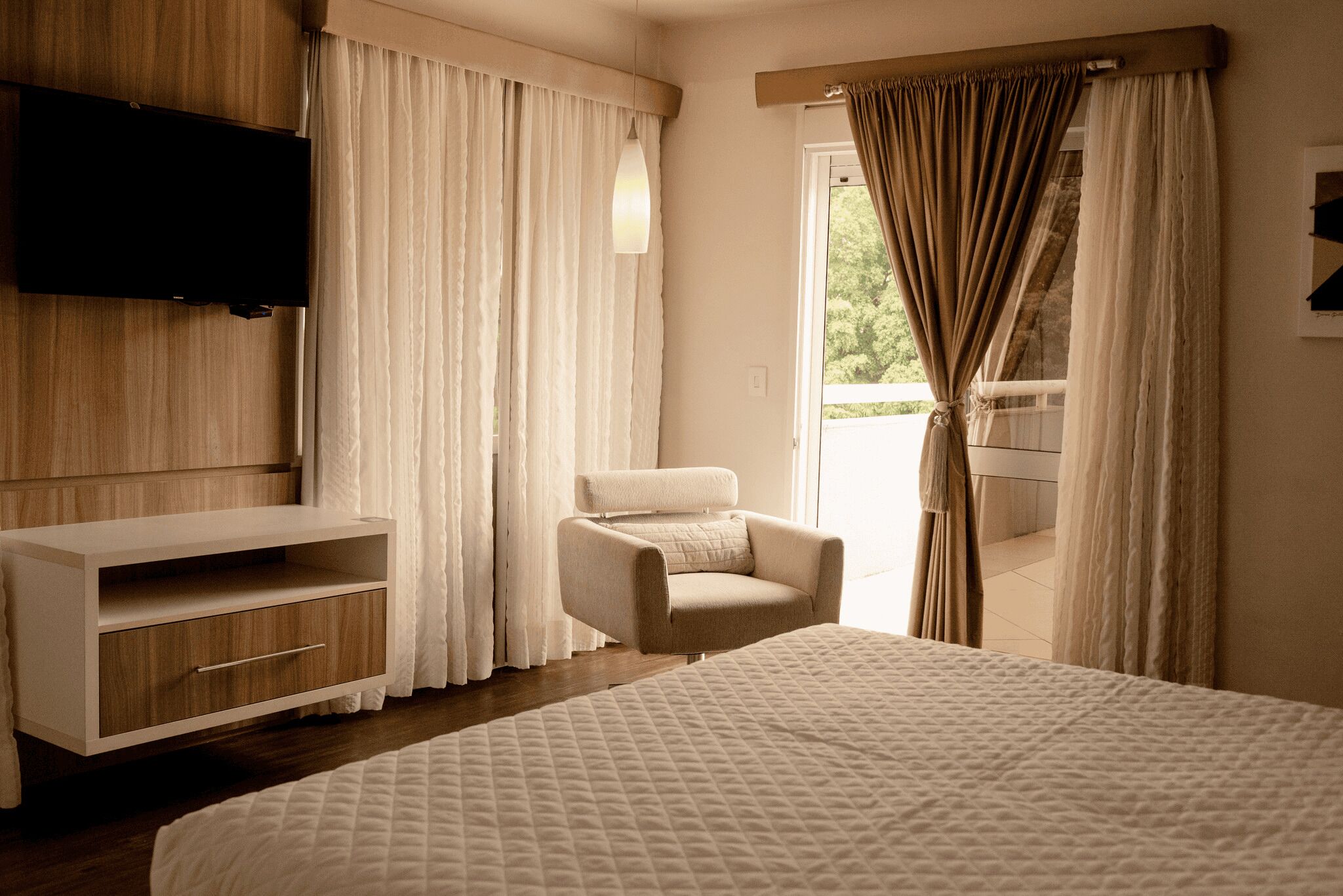 Deluxe Double Room | Select Comfort beds, minibar, in-room safe, desk