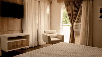 Deluxe Double Room | Select Comfort beds, minibar, in-room safe, desk